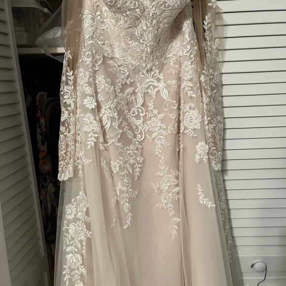 Wedding dress (someone please buy I’m begging) - Picture 14 of 16
